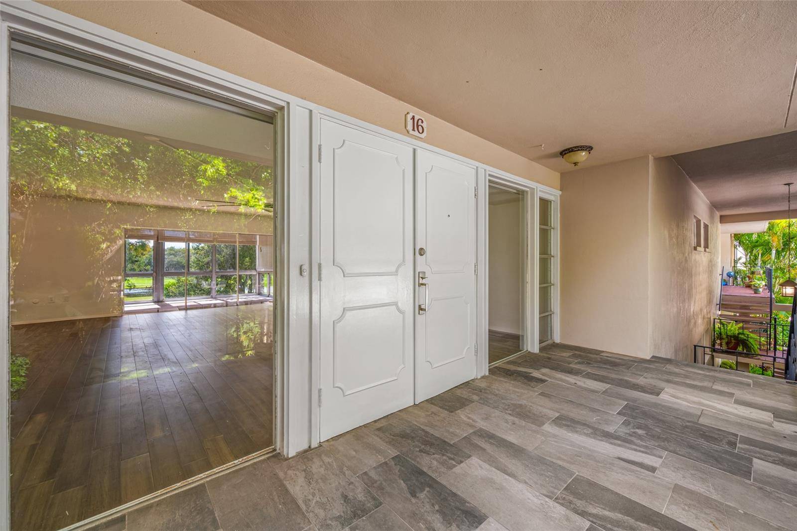 16 COUNTRY CLUB DR #16, Largo, FL 33771