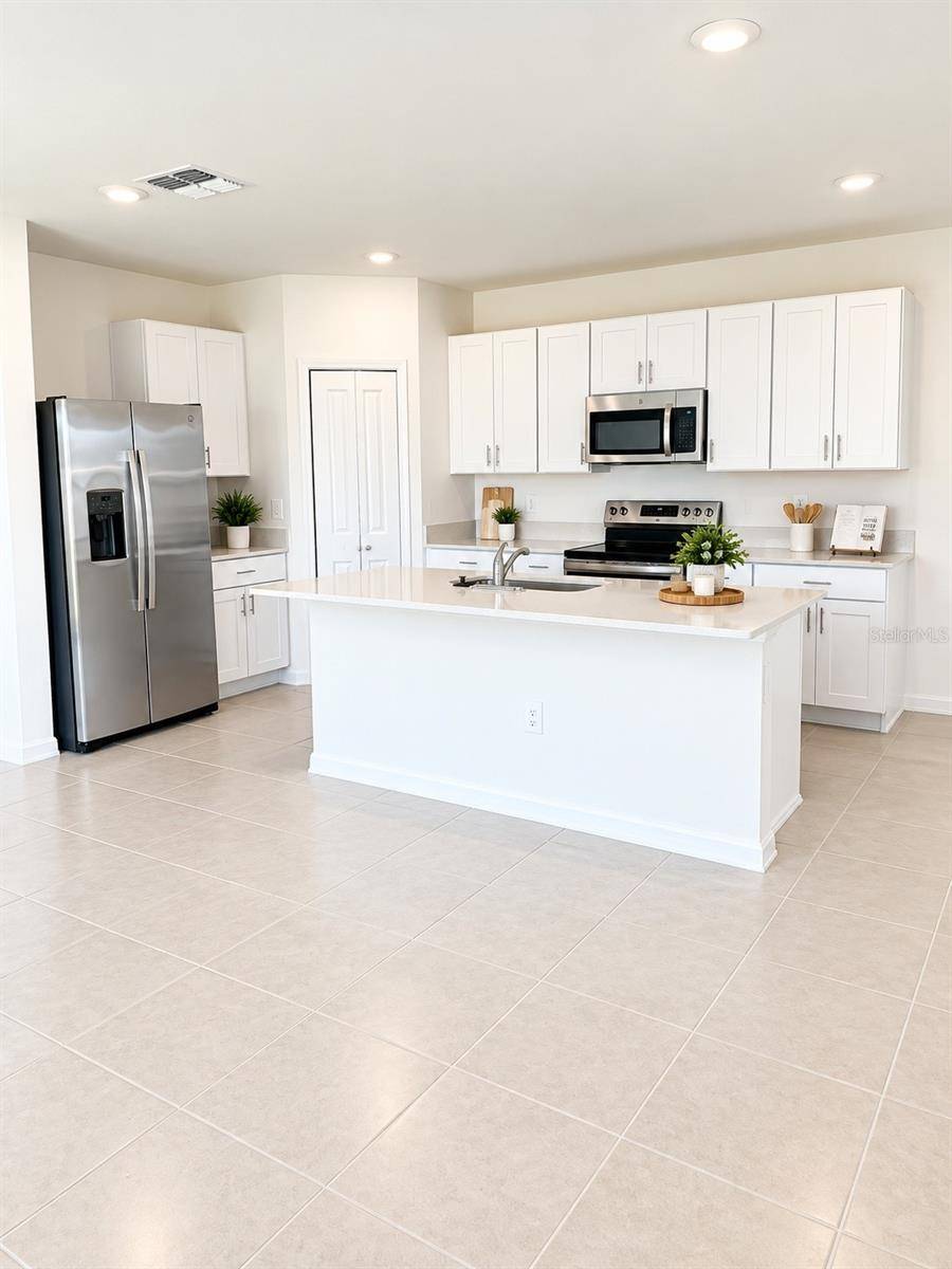 2234 RED CROSSBILL DR, Wimauma, FL 33598