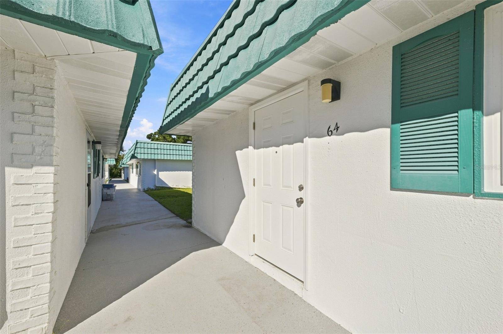 205 KINGS BLVD #64, Sun City Center, FL 33573