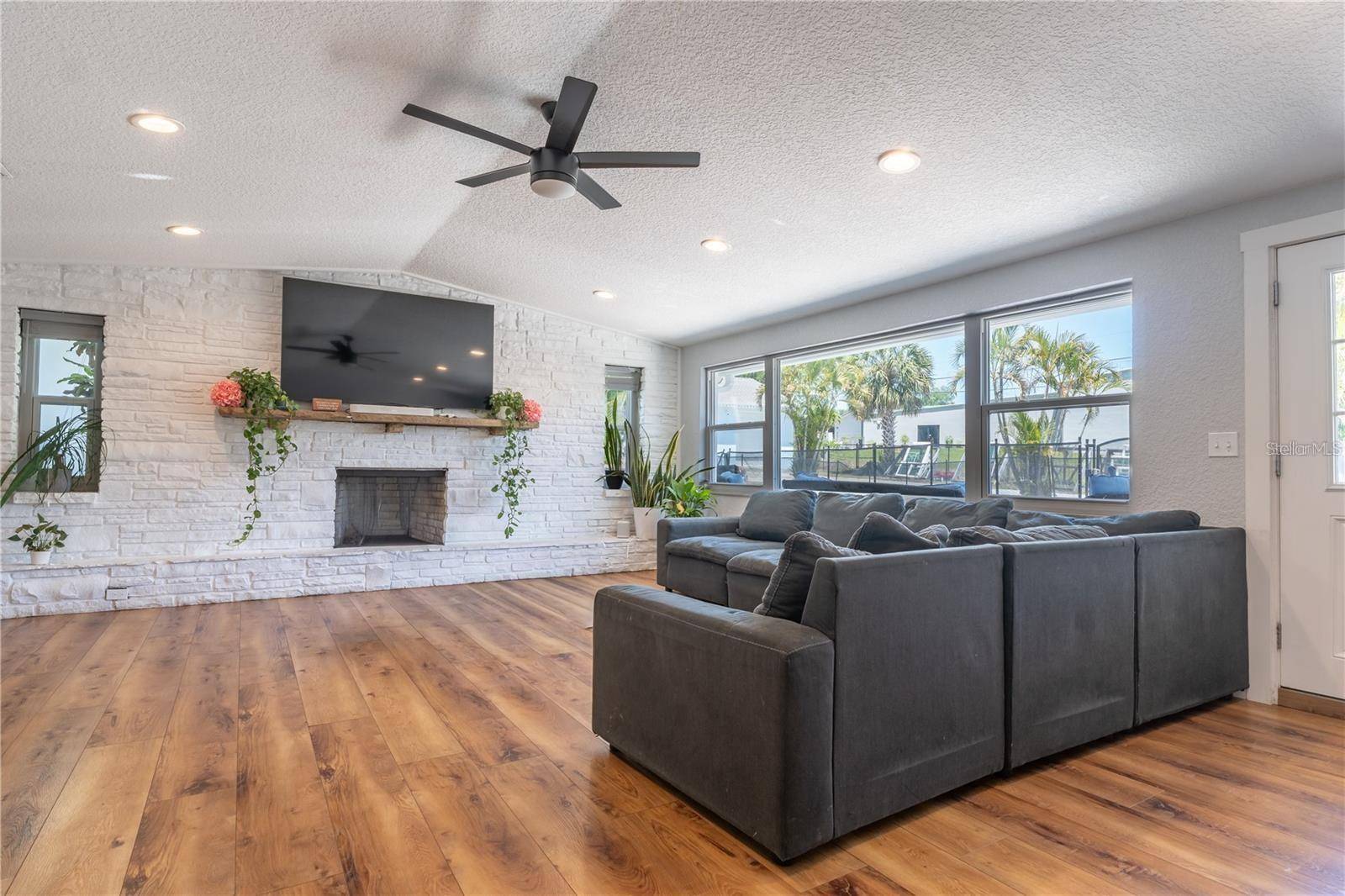 12705 PARK BLVD, Seminole, FL 33776