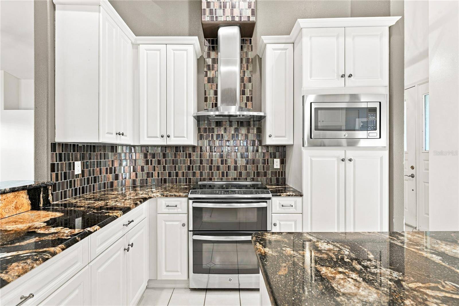 10097 HOLLY BERRY DR, Weeki Wachee, FL 34613
