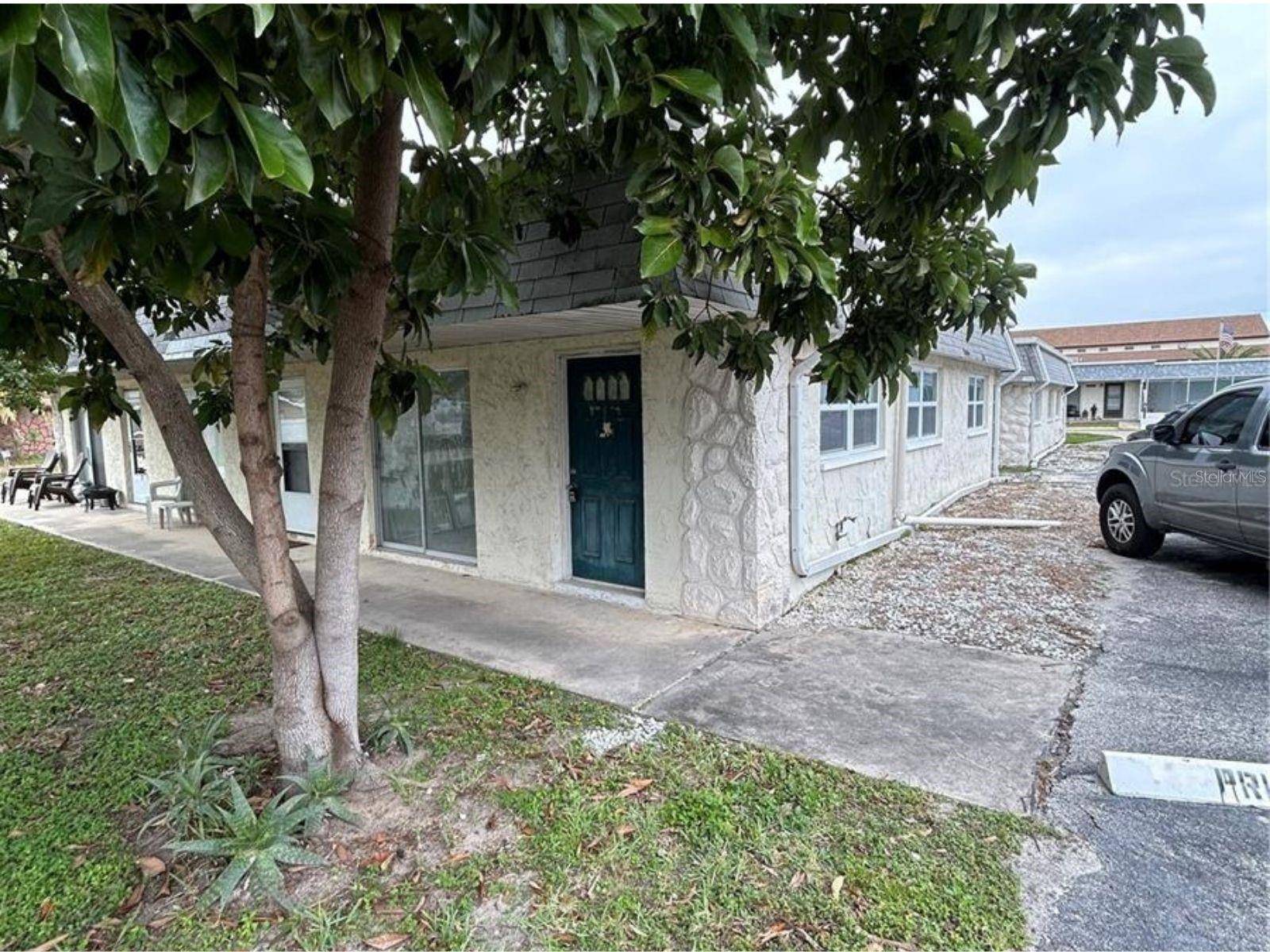 9800 HIDDEN LN #1, Port Richey, FL 34668