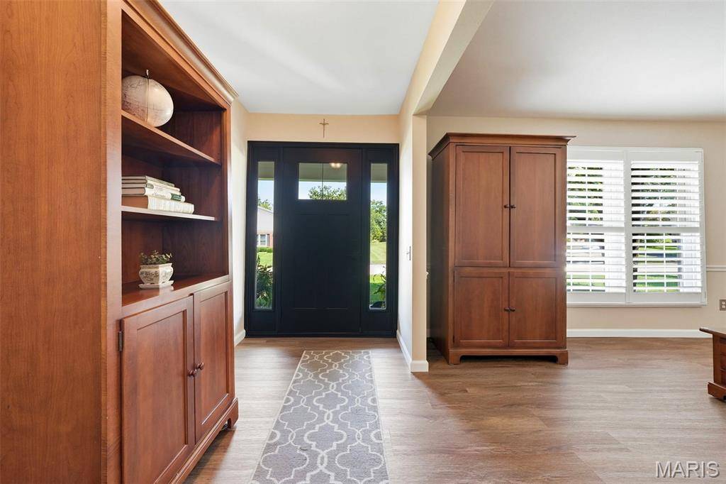 315 Prince Towne DR, Creve Coeur, MO 63141
