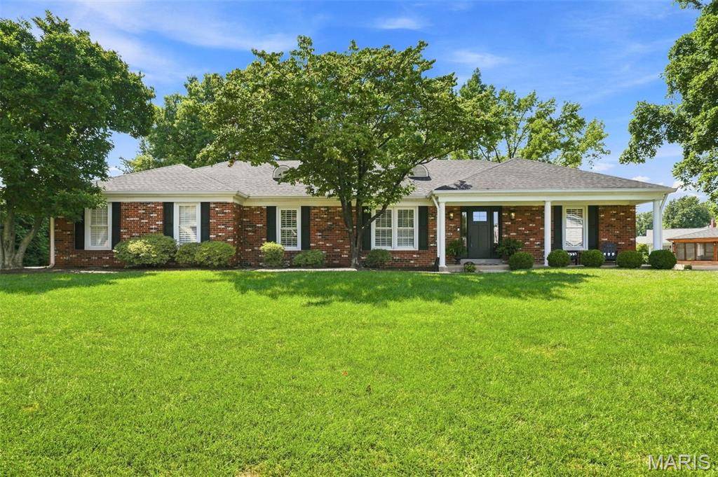 315 Prince Towne DR, Creve Coeur, MO 63141