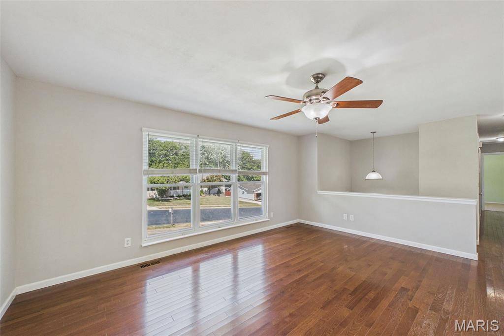 656 Nancy DR, St Charles, MO 63301
