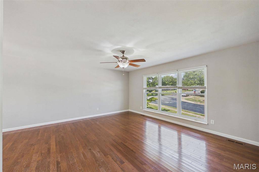 656 Nancy DR, St Charles, MO 63301