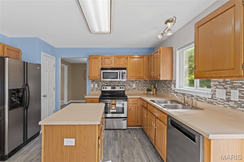 204 Boulder Point DR, St Peters, MO 63376
