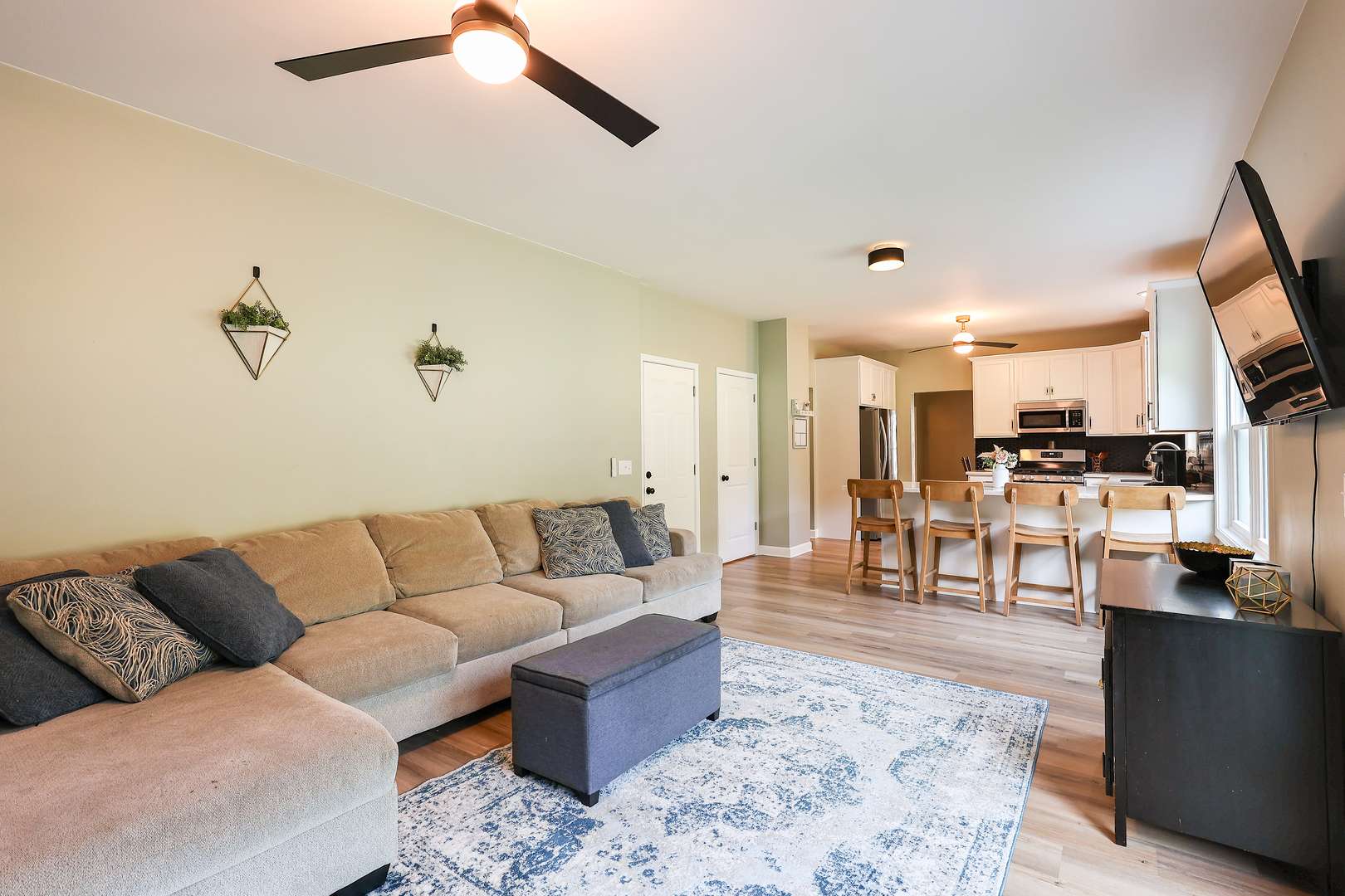 16 Crystal Ridge DR, Crystal Lake, IL 60012