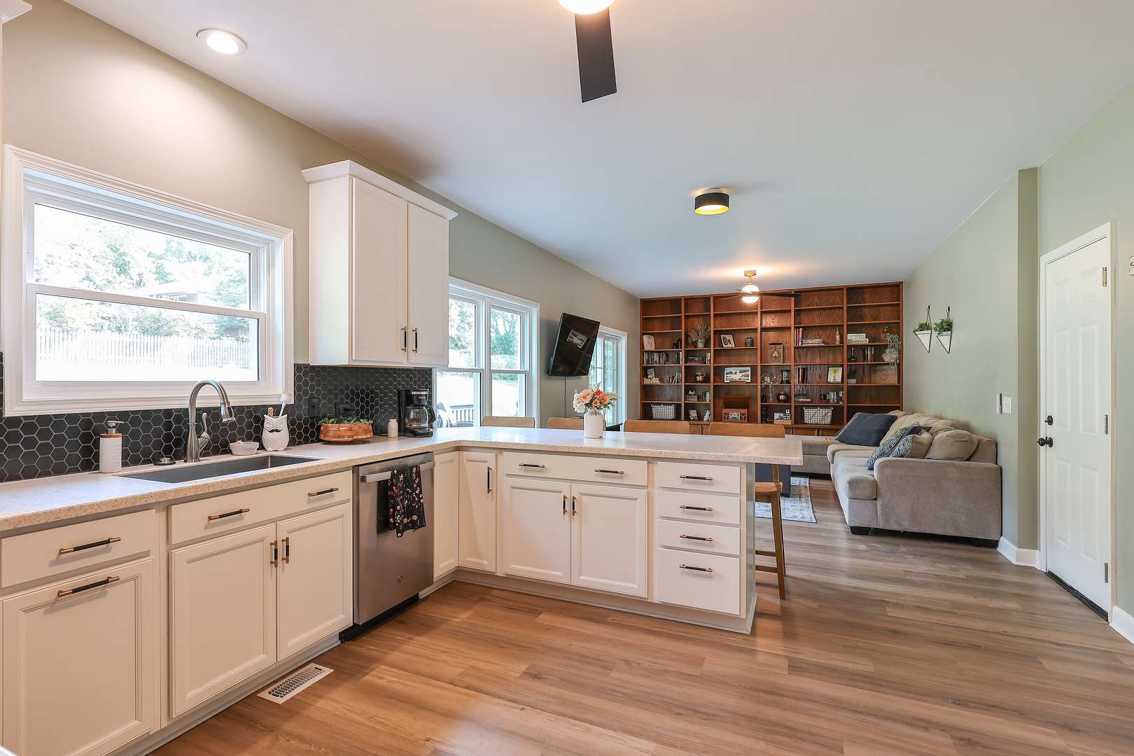 16 Crystal Ridge DR, Crystal Lake, IL 60012