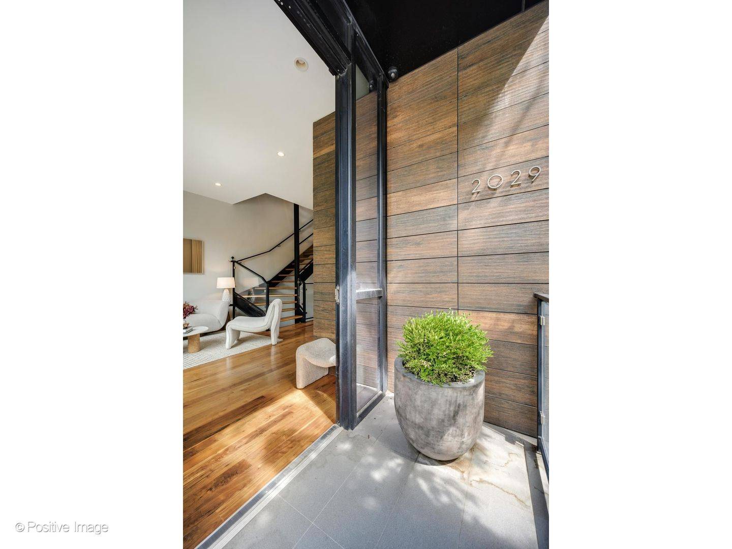 2029 N Hoyne AVE, Chicago, IL 60647