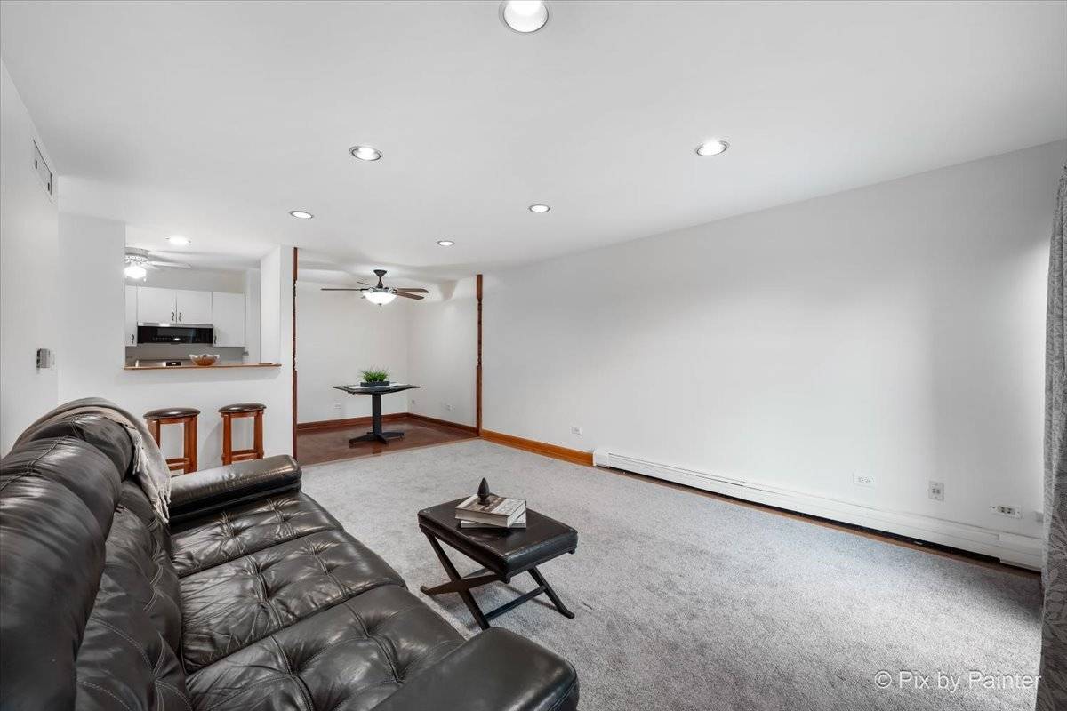 1912 Prairie SQ #303A, Schaumburg, IL 60173
