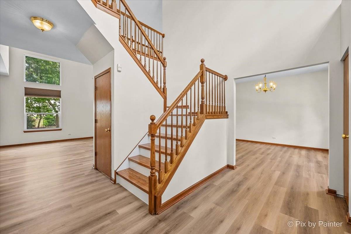 2240 Barrett DR, Algonquin, IL 60102