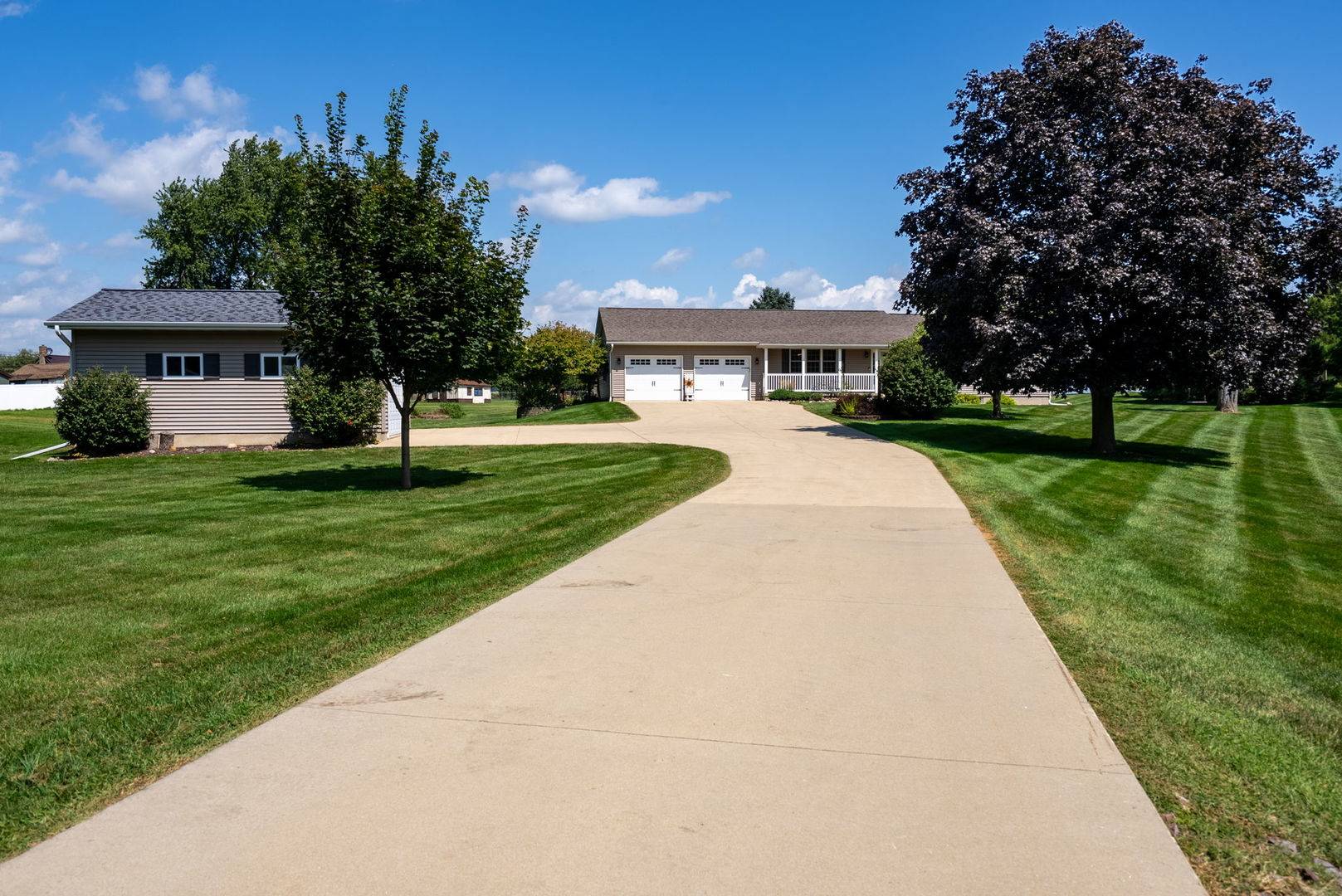 214 E 7th ST, De Witt, IA 52742