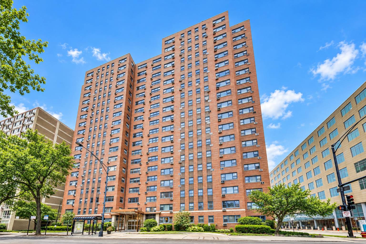 2909 N Sheridan RD #208, Chicago, IL 60657