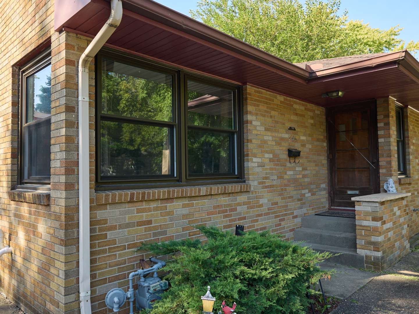 306 Shooting Park RD, Peru, IL 61354