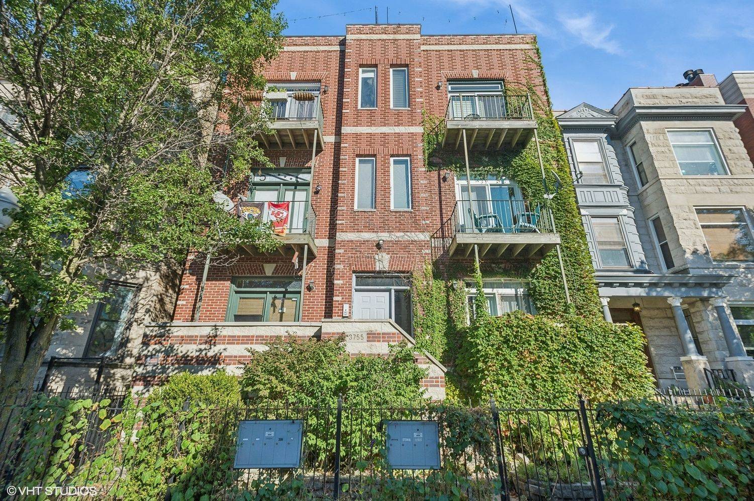 3755 N Wilton AVE #3SE, Chicago, IL 60613