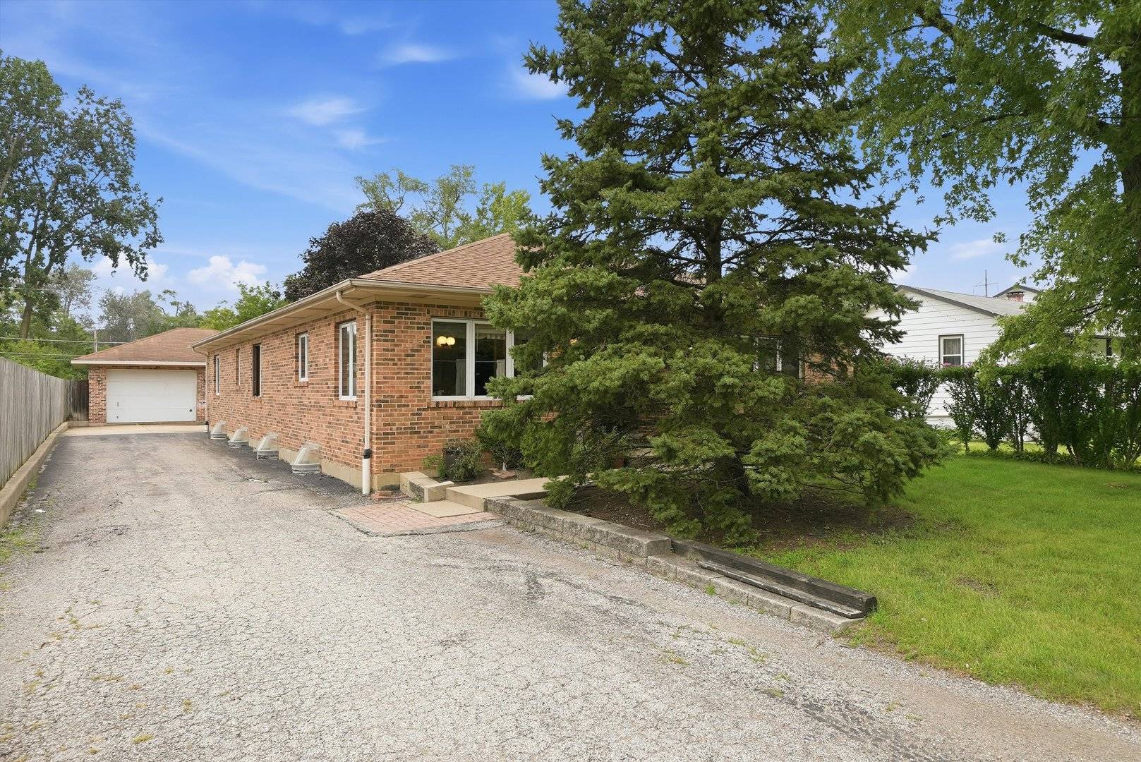 709 Jenkisson AVE, Lake Bluff, IL 60044