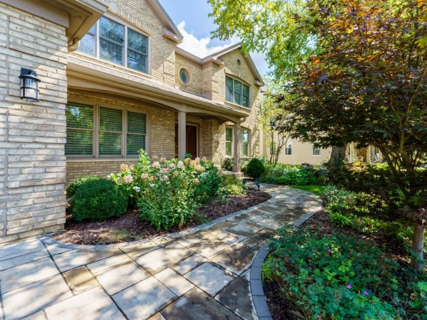 360 Ambria DR, Mundelein, IL 60060
