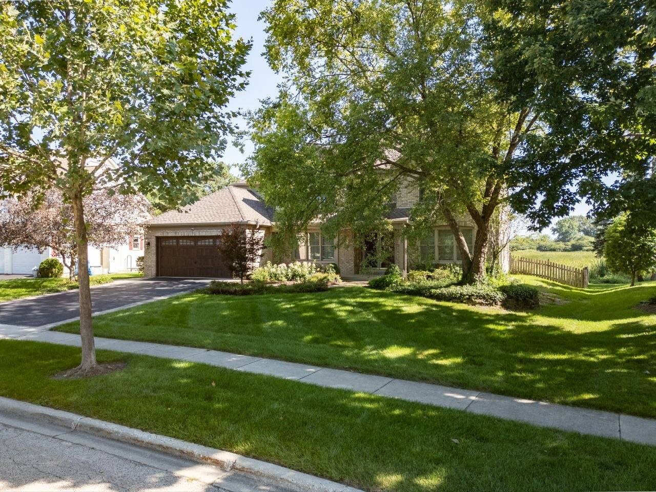 360 Ambria DR, Mundelein, IL 60060