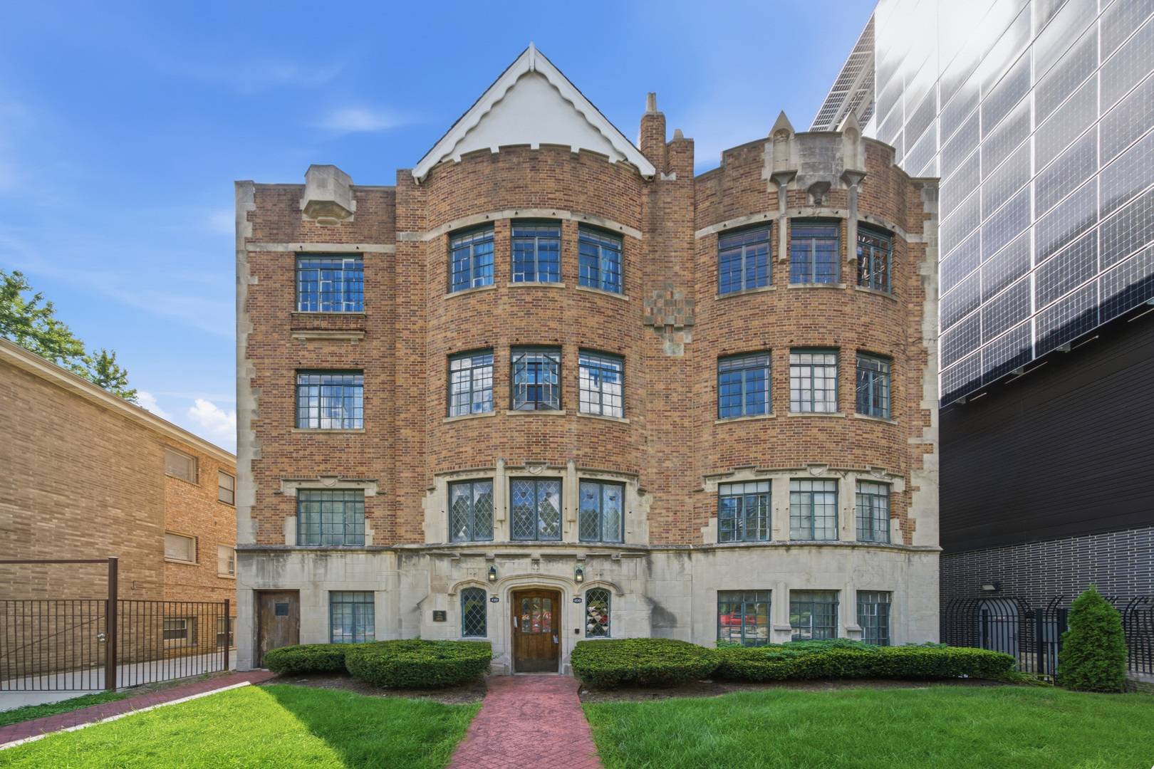 408 S Austin BLVD #2N, Oak Park, IL 60304