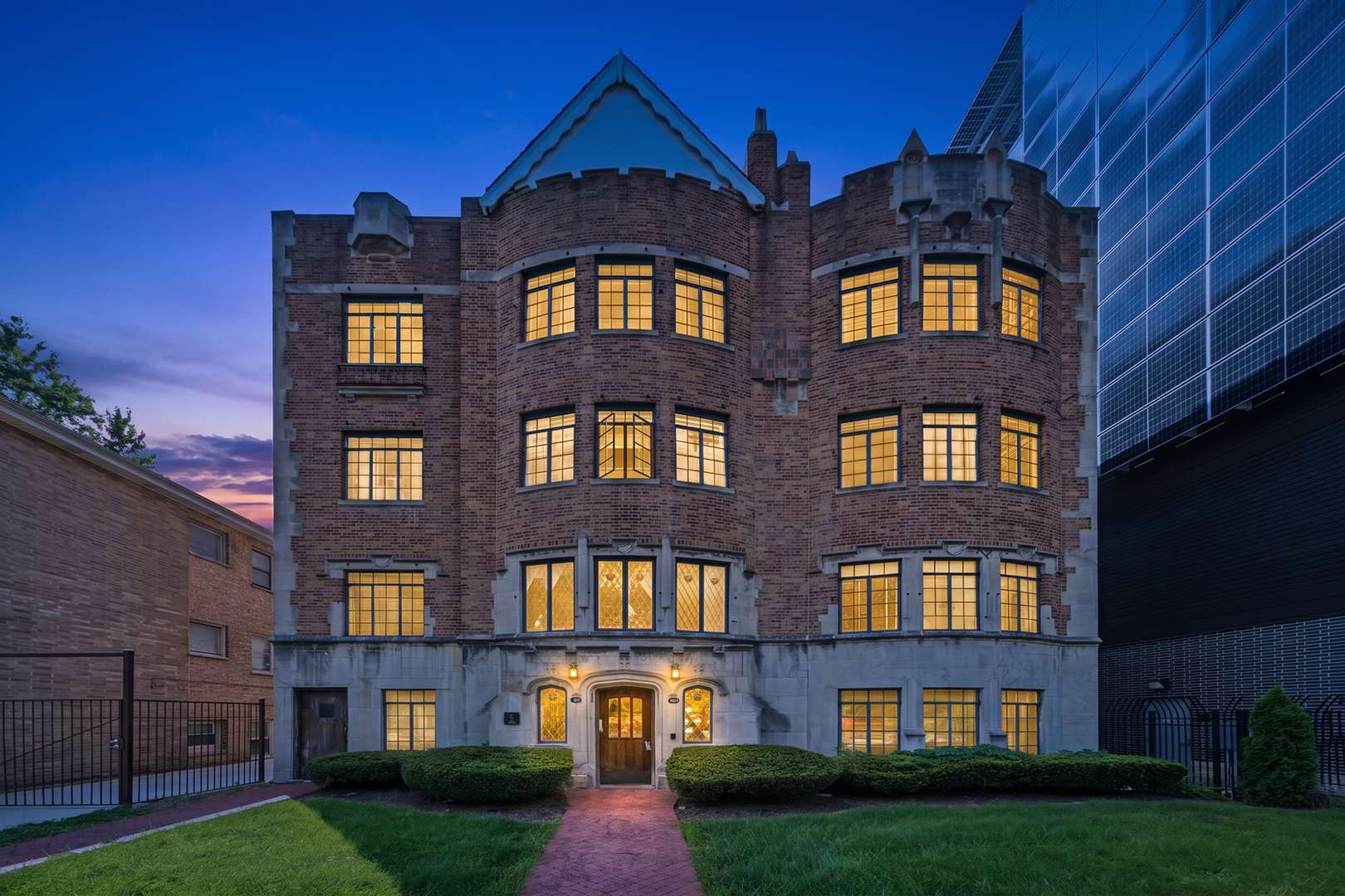 408 S Austin BLVD #2N, Oak Park, IL 60304