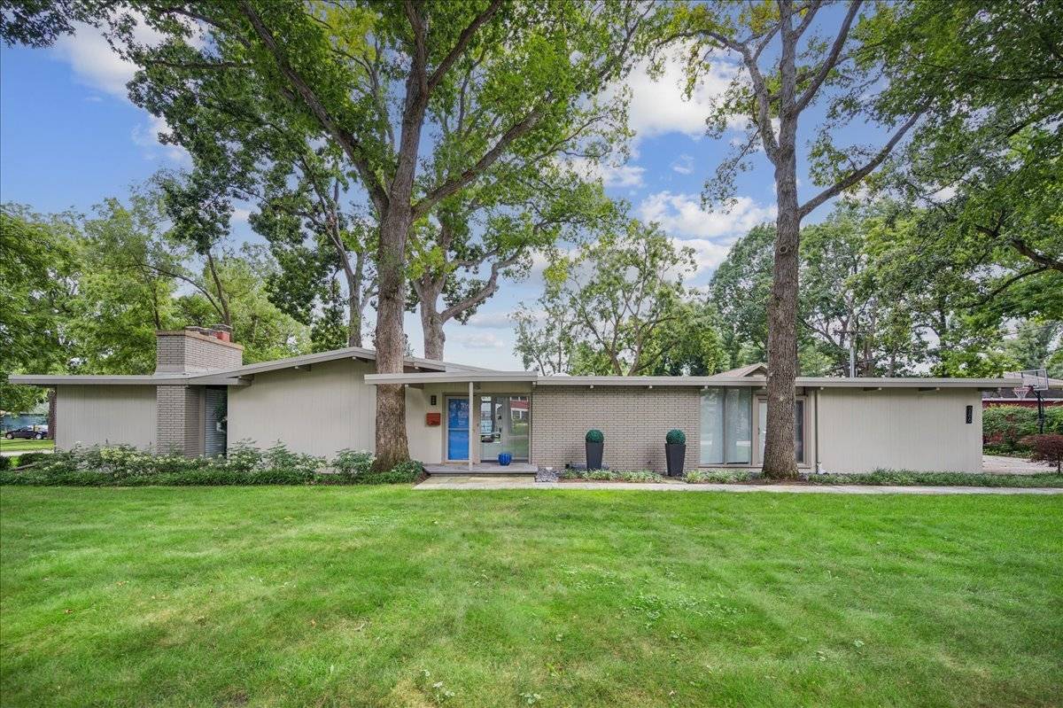 286 Avon AVE, Northfield, IL 60093