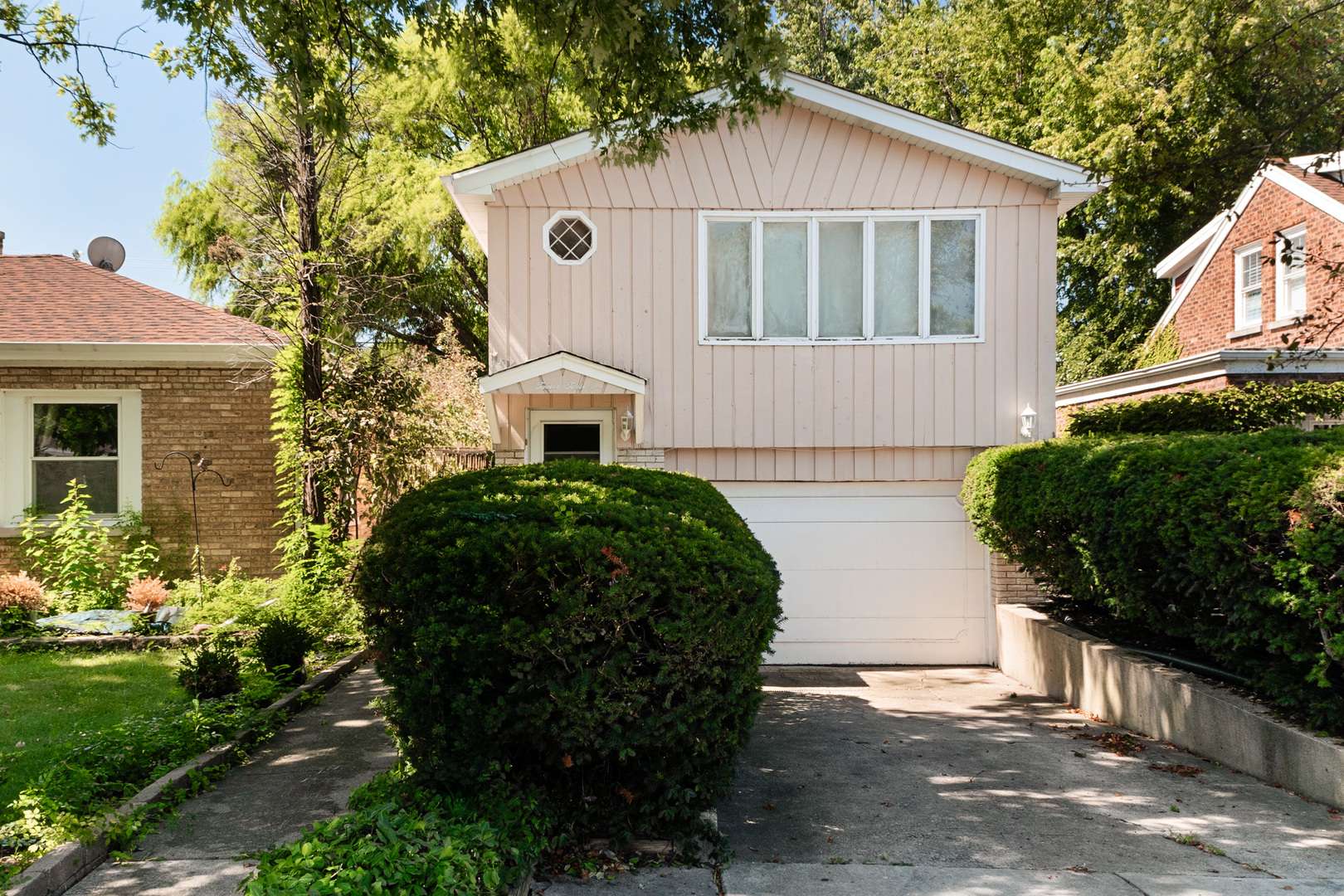 1212 N Maple AVE, La Grange Park, IL 60526