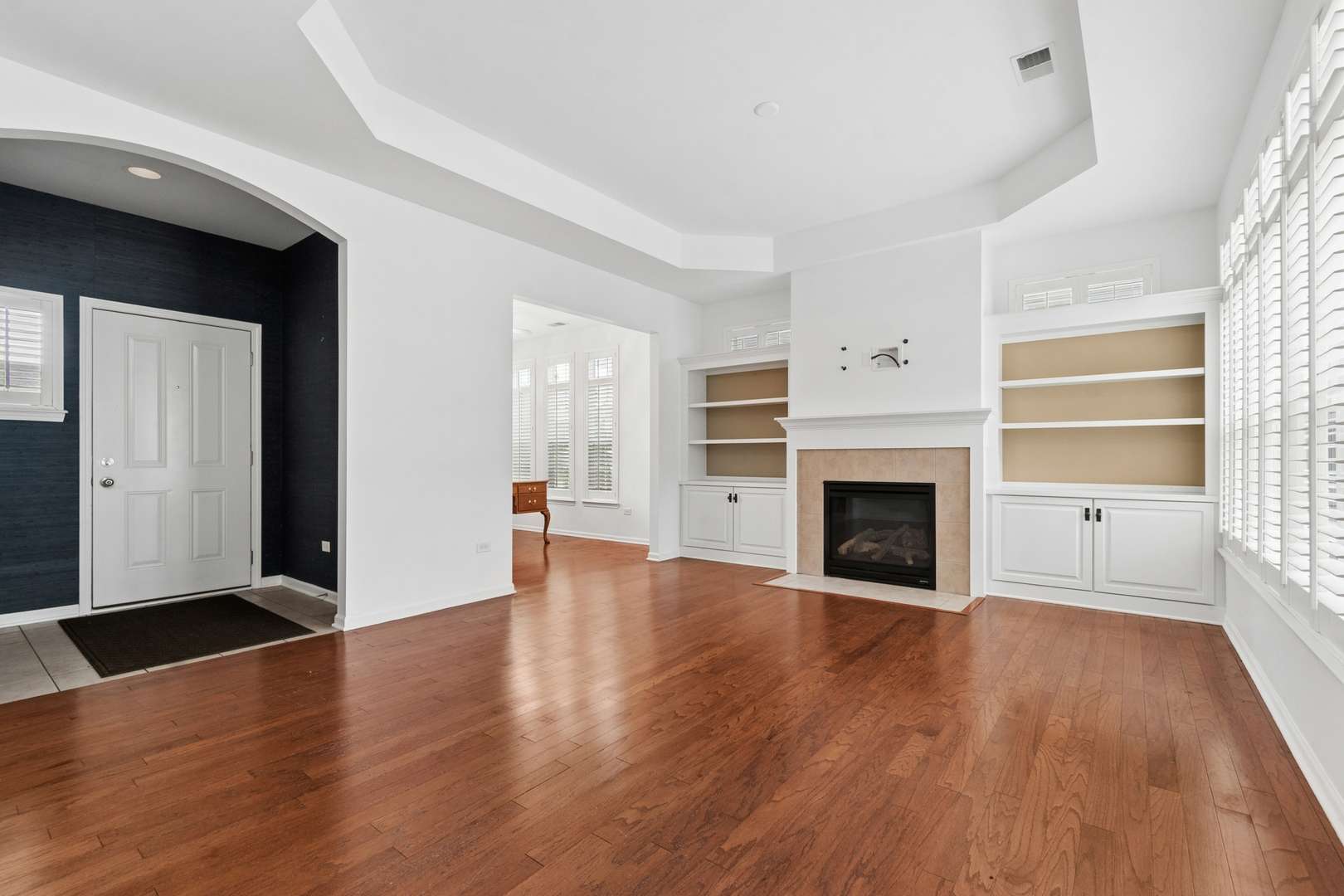 613 Handel LN, Woodstock, IL 60098