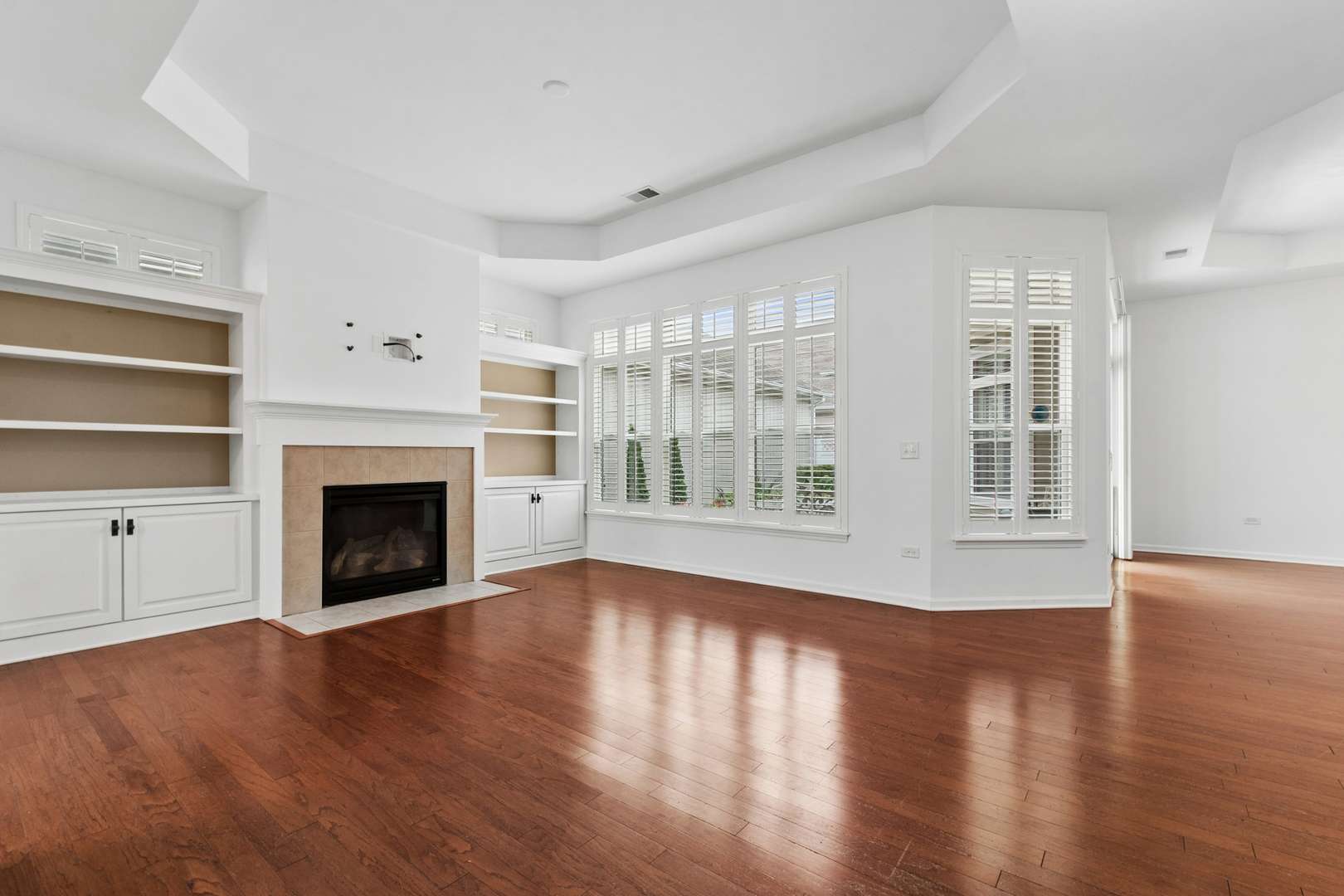 613 Handel LN, Woodstock, IL 60098