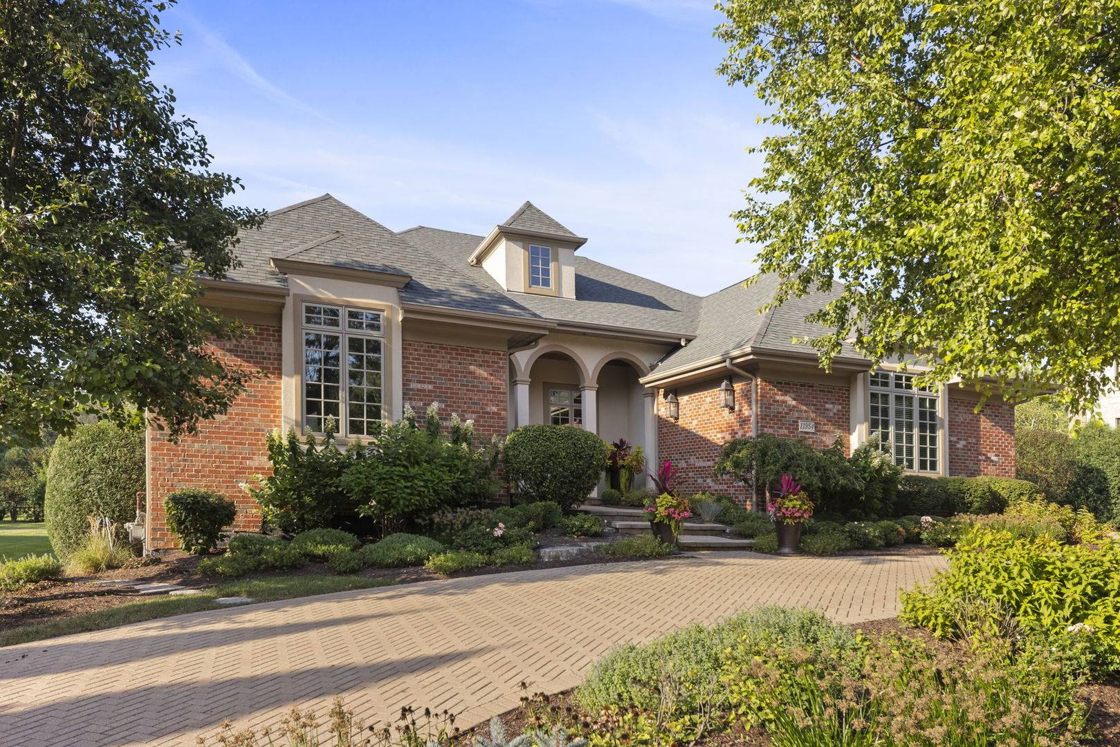 11954 Cross Creek CT, Burr Ridge, IL 60527