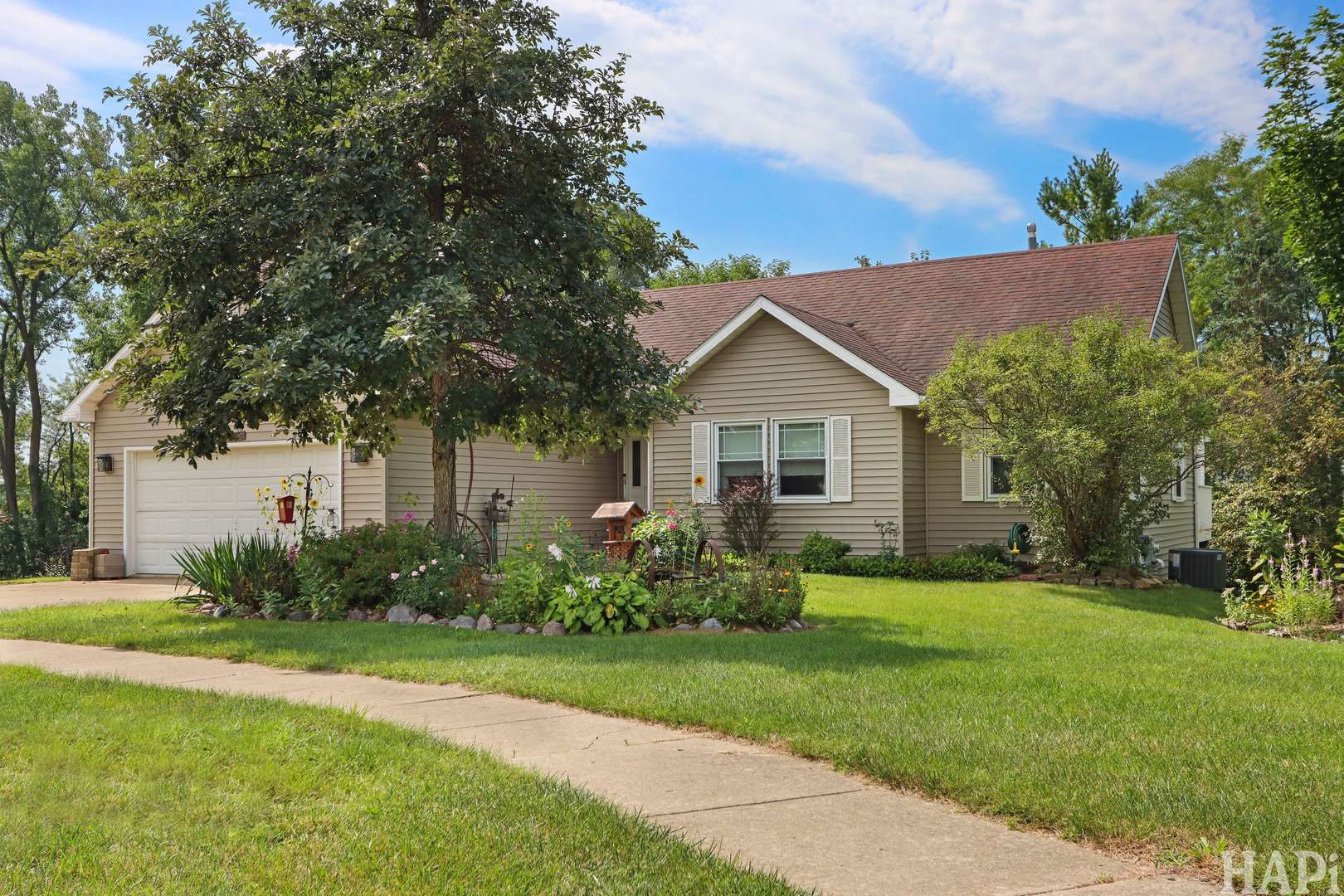 304 Hawthorne CT, Antioch, IL 60002