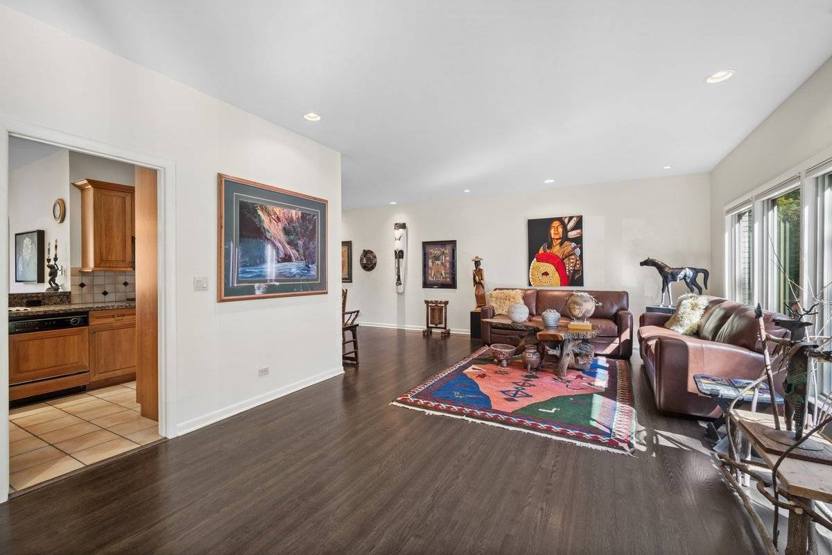 358 Hastings AVE, Highland Park, IL 60035