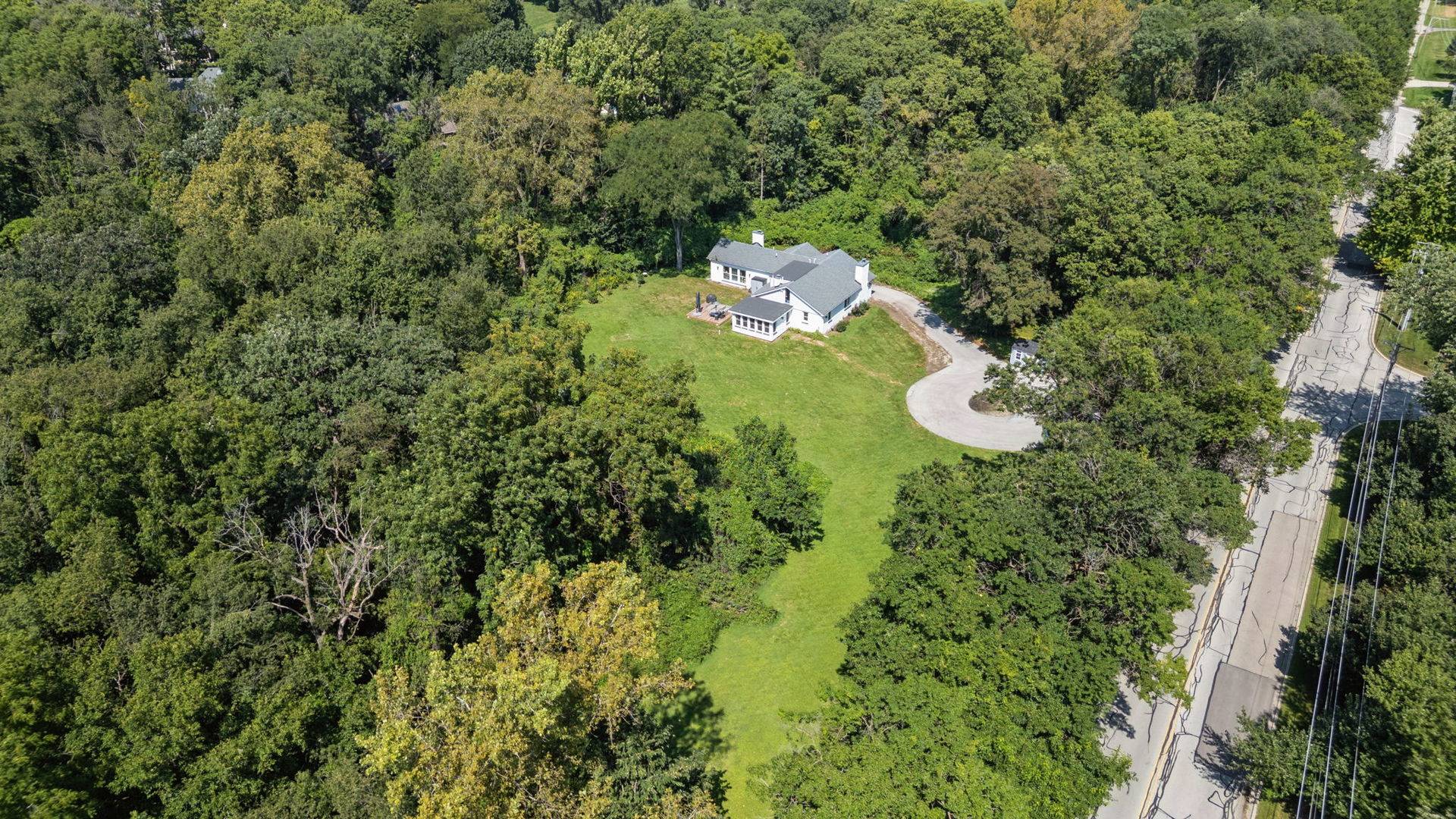 8S040 Olesen DR, Naperville, IL 60540