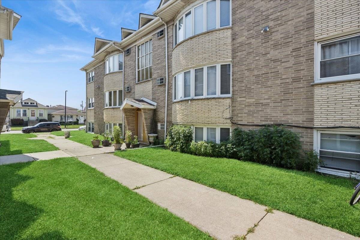 7408 W 58th ST, Summit, IL 60501