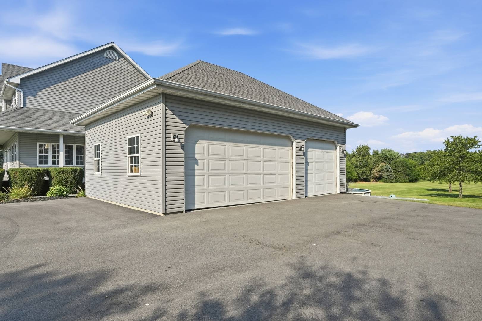 29725 S Yates AVE, Beecher, IL 60401