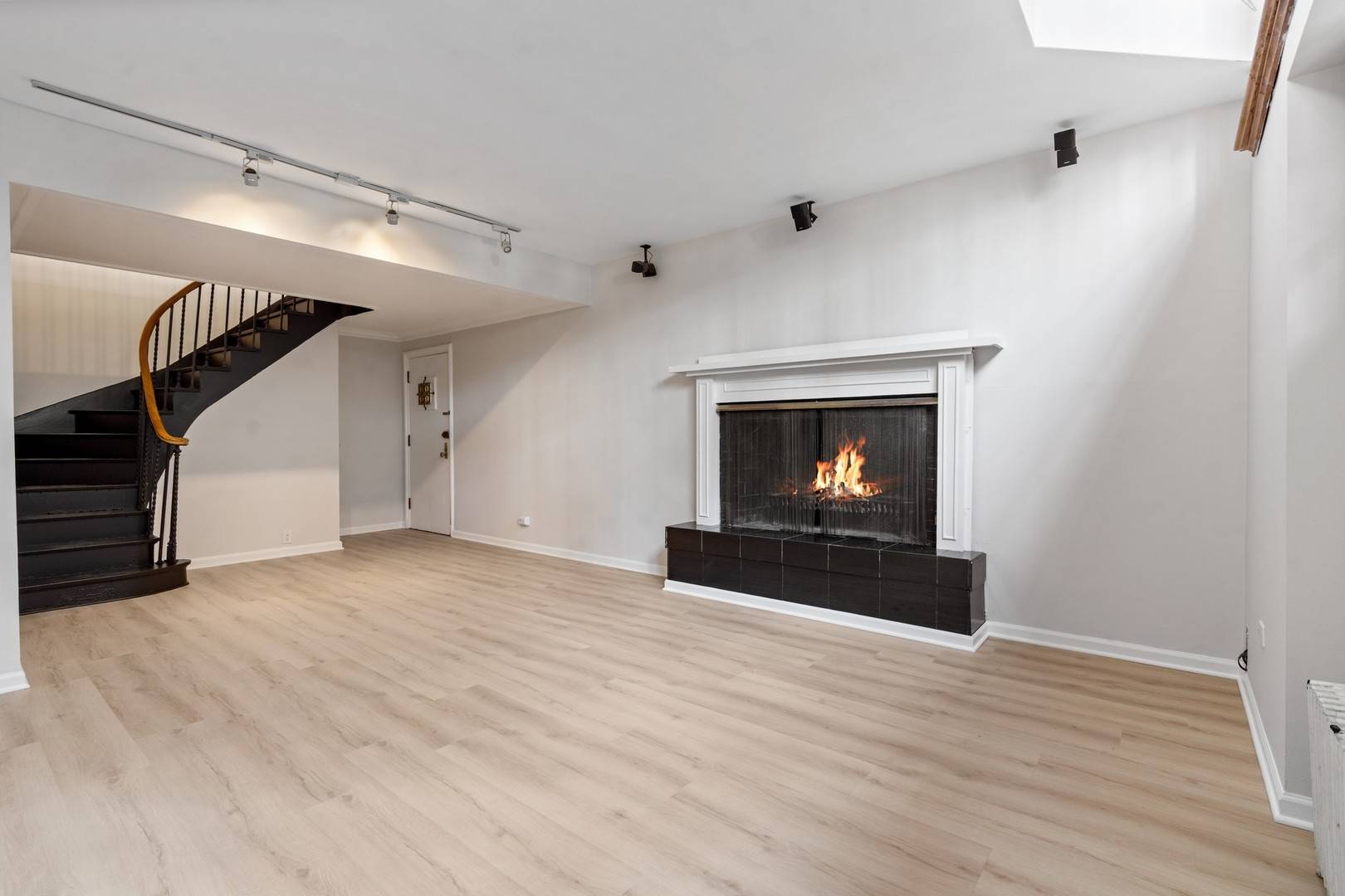 50 W Schiller ST #1G, Chicago, IL 60610