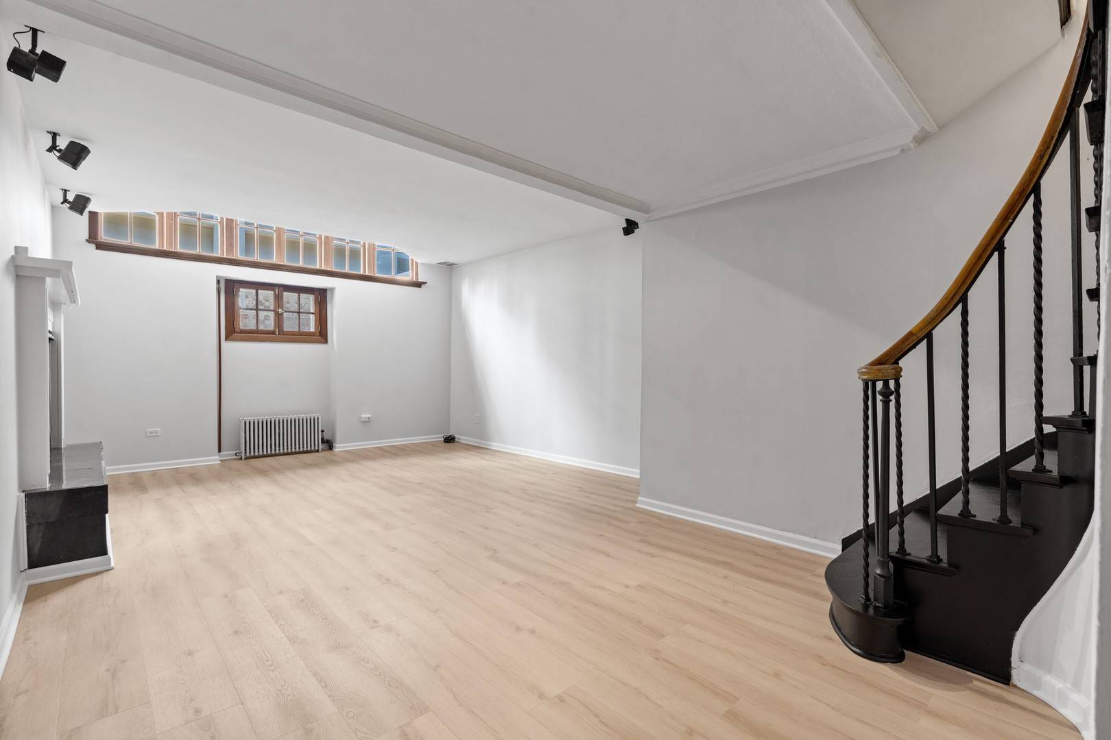 50 W Schiller ST #1G, Chicago, IL 60610