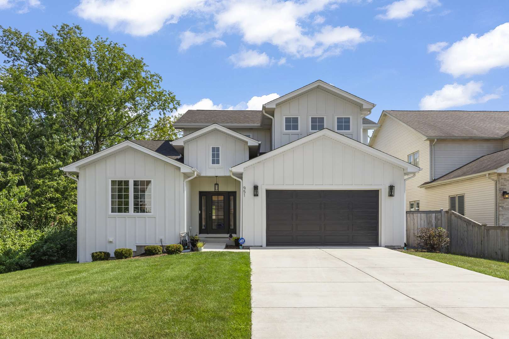 951 N Harvard AVE, Villa Park, IL 60181
