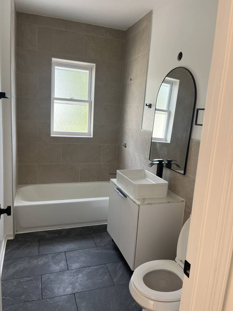 2414 W 70th ST #2, Chicago, IL 60629