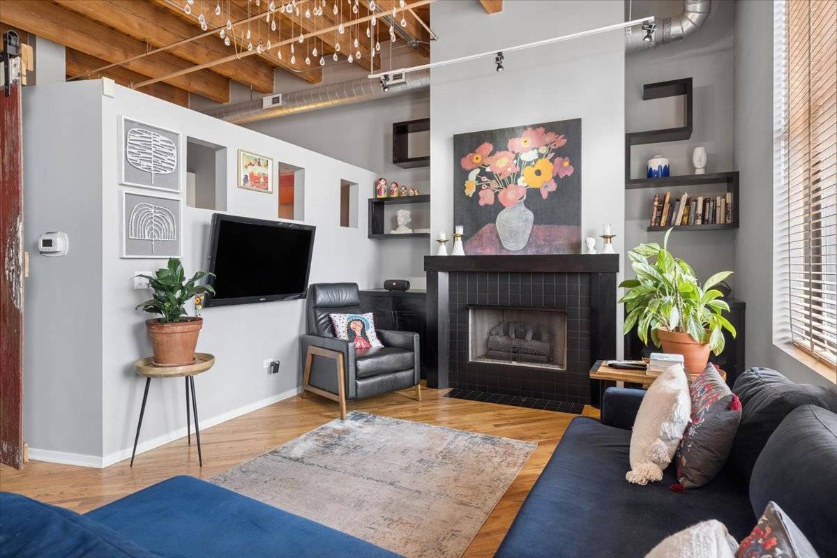 616 W FULTON ST #519, Chicago, IL 60661