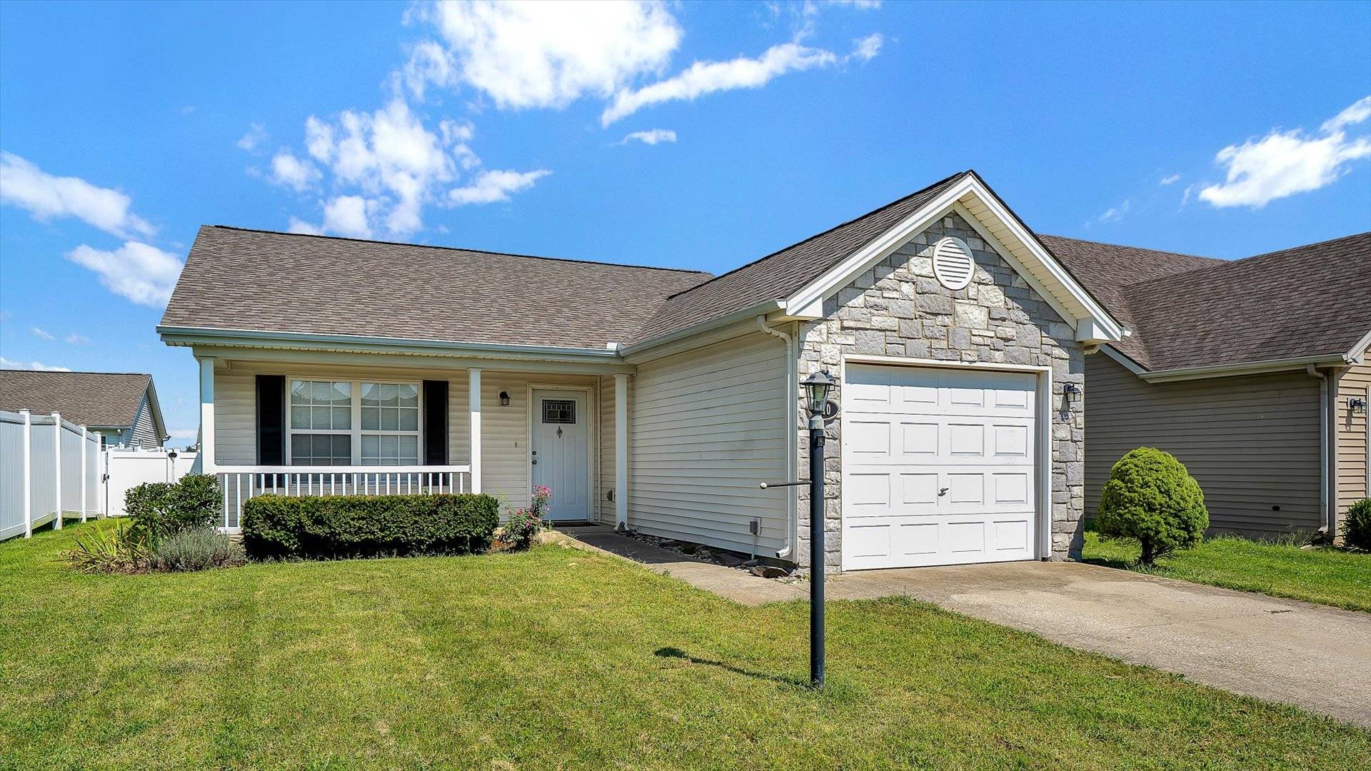 710 Yalow DR, Champaign, IL 61822