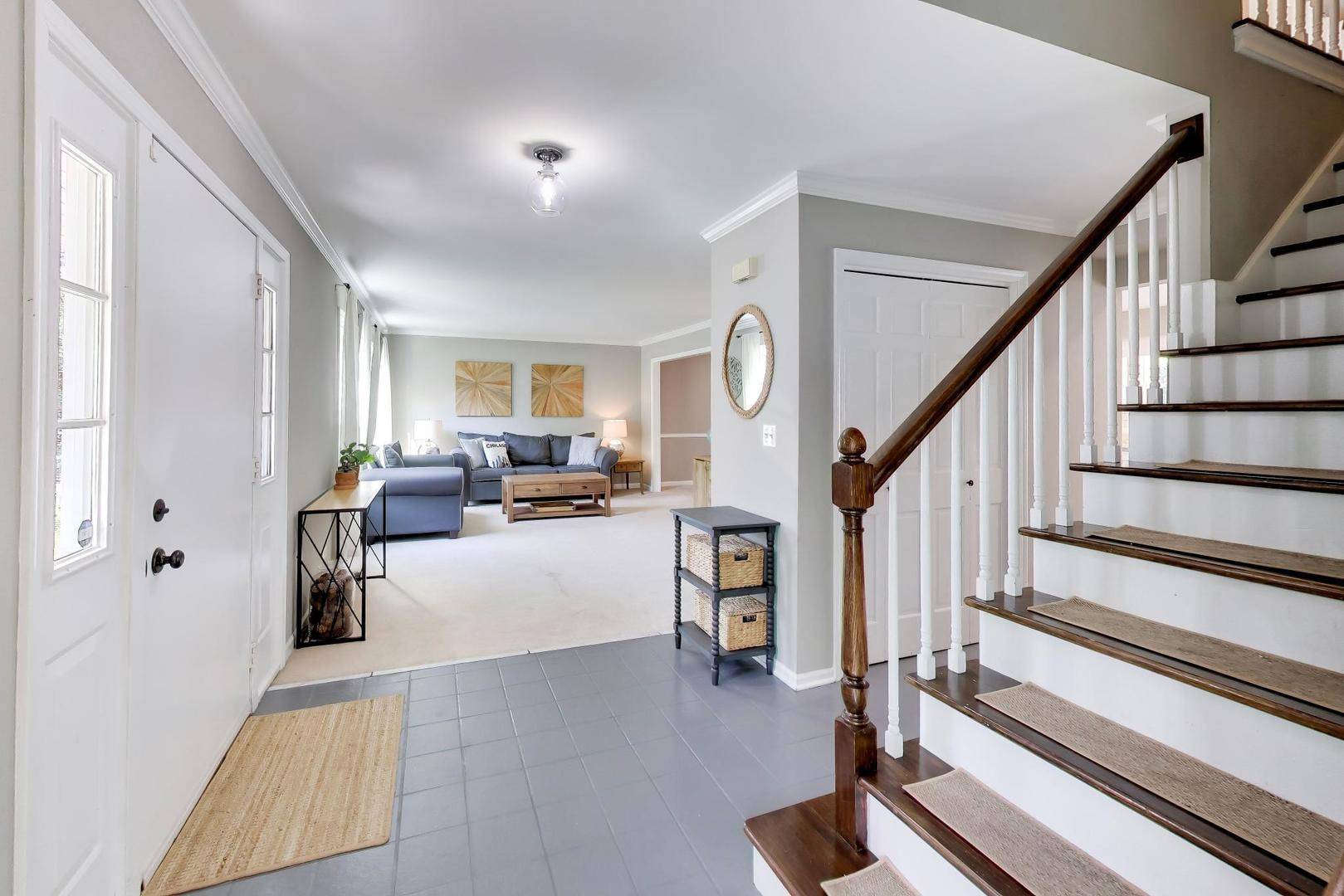 925 Hidden Lake RD, Naperville, IL 60565