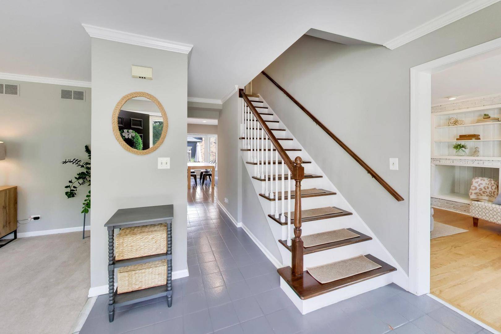 925 Hidden Lake RD, Naperville, IL 60565