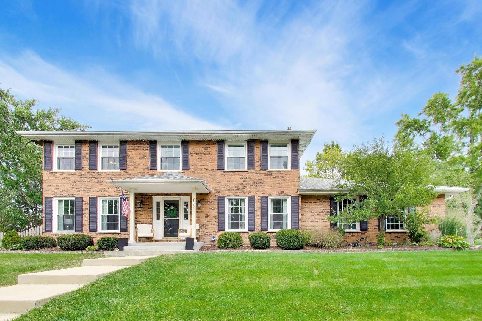 925 Hidden Lake RD, Naperville, IL 60565