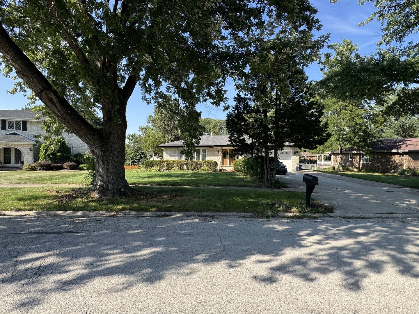 17W154 Terry TRL, Willowbrook, IL 60527
