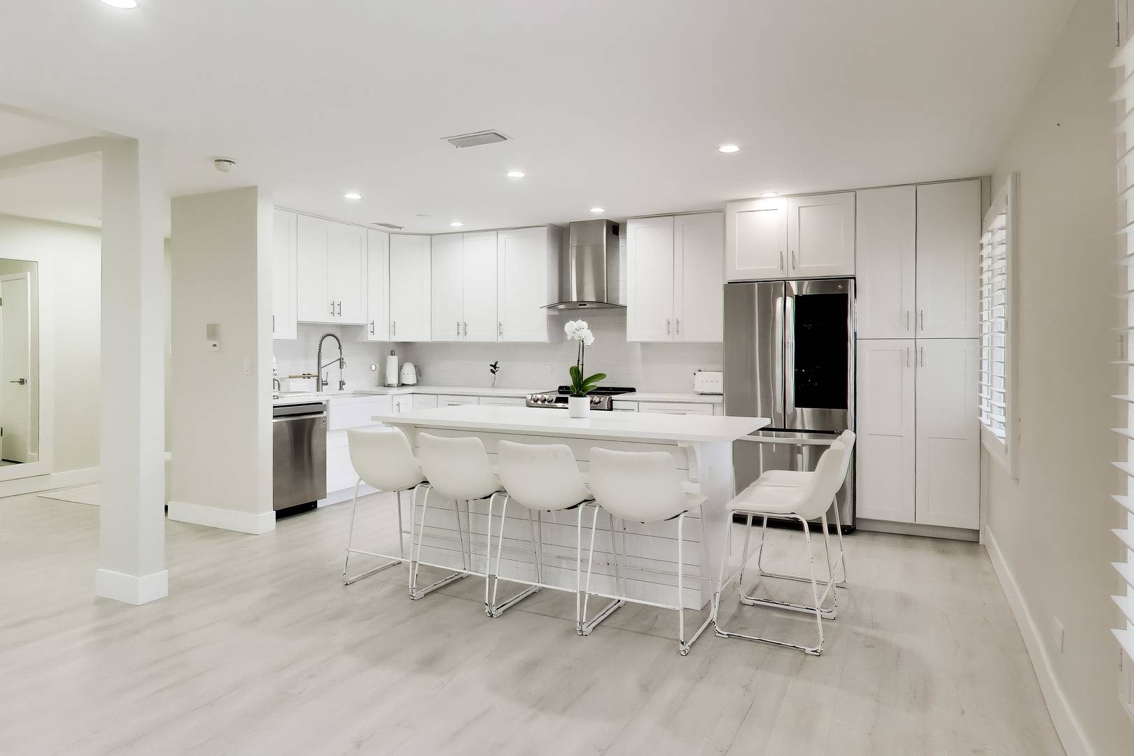 2300 W Talcott RD #2C, Park Ridge, IL 60068