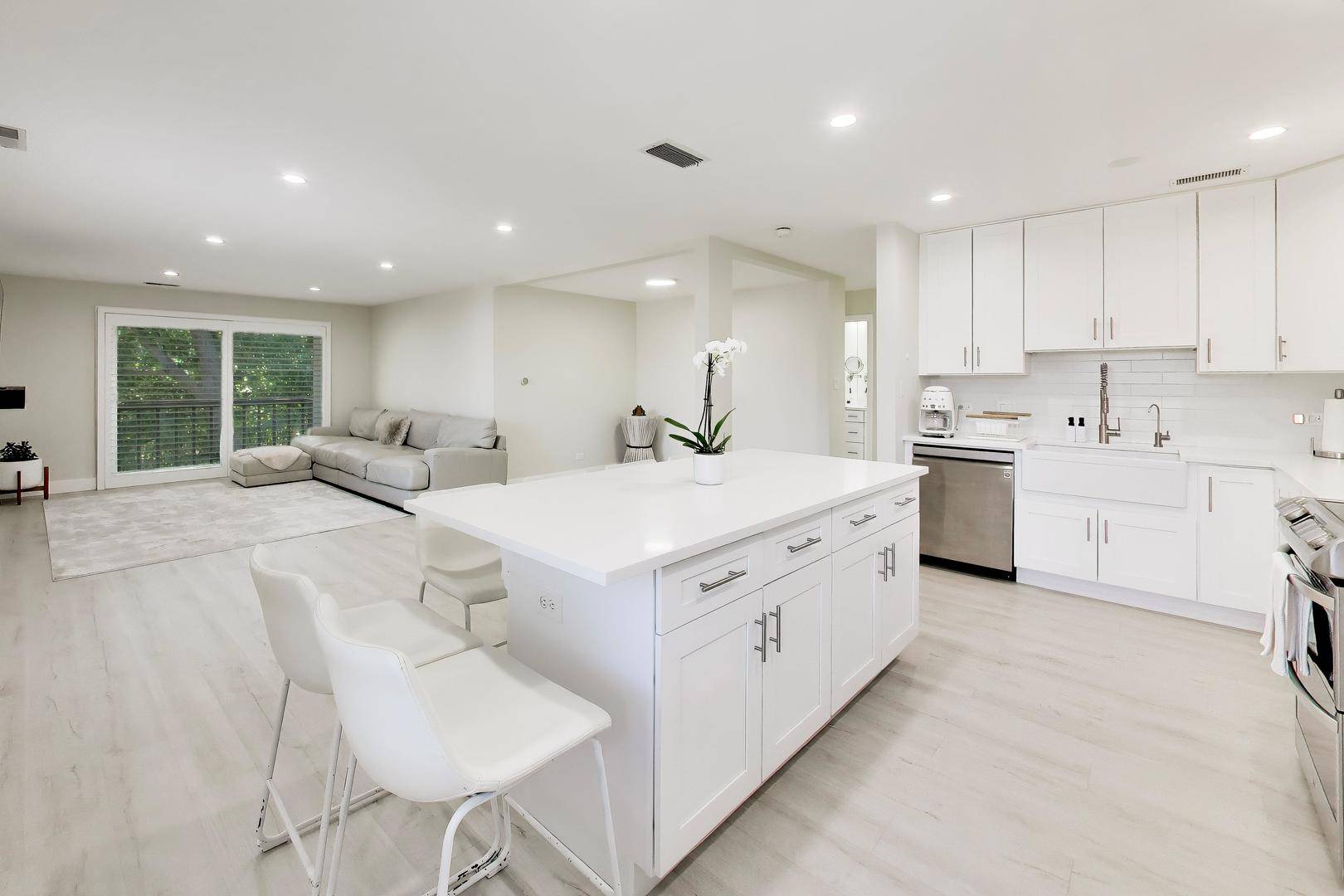 2300 W Talcott RD #2C, Park Ridge, IL 60068