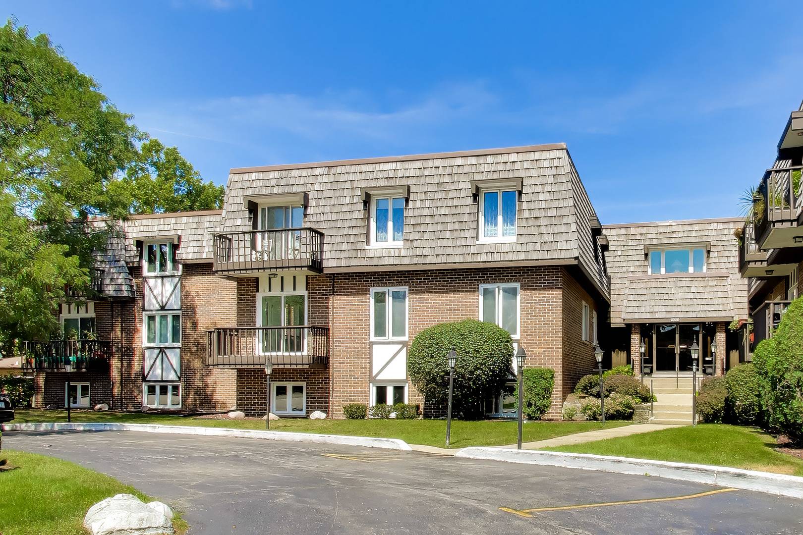 2300 W Talcott RD #2C, Park Ridge, IL 60068