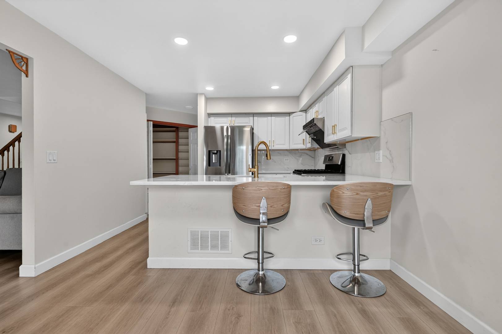 1047 Beninford LN #-, Westmont, IL 60559