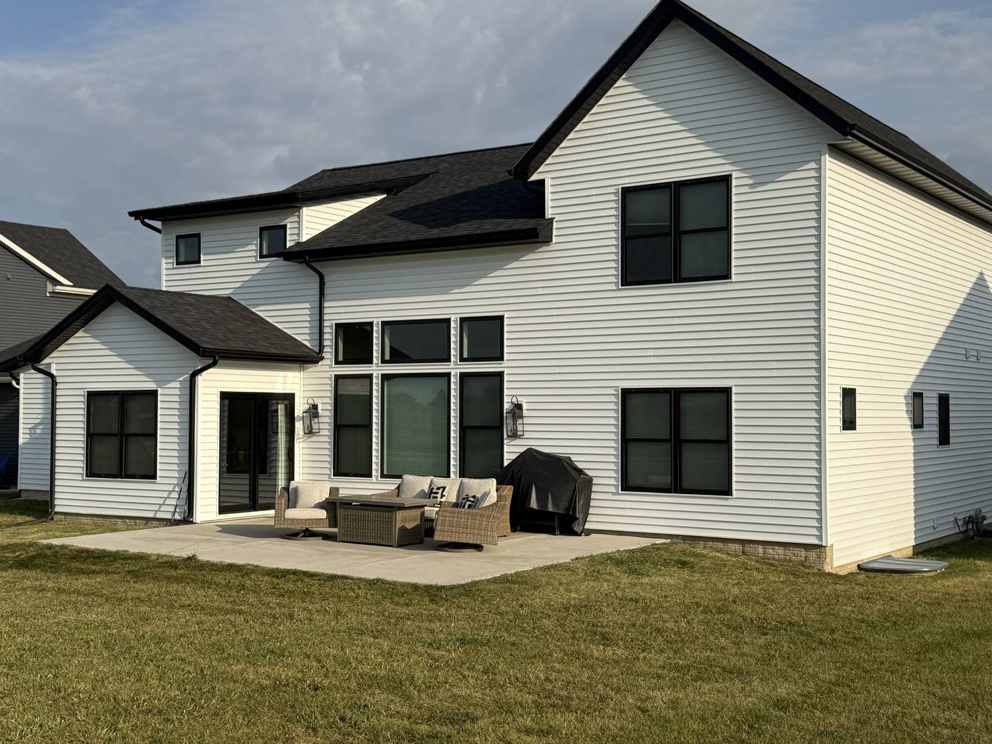 237 W Torrey Pines DR, Eldridge, IA 52748